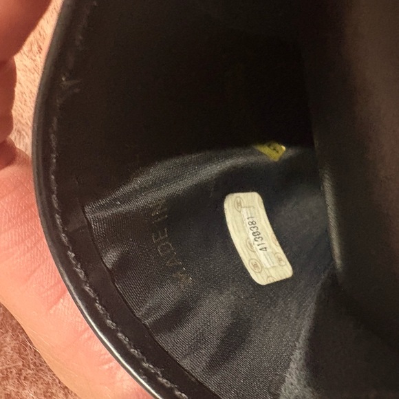 Vintage Chanel crossbody phone case! - Picture 5 of 10